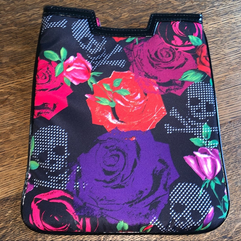 BETSEY JOHNSON TABLET COVER - Picture 2 of 2